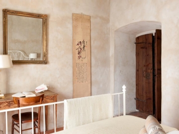 Castello Oldofredi - Manor House in Monte Isola, Lake Garda & Lake Iseo