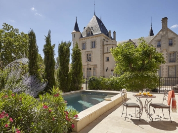 Chateau Les Carrasses - Castle hotel in Quarante, Languedoc-Roussillon