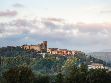 Castell d'Empordà - Castle hotel in La Bisbal d'Emporda, Catalonia