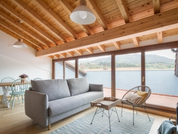 Casa De Liz Apartamentos - Holiday Apartments in Rioseco de Guriezo, Cantabria