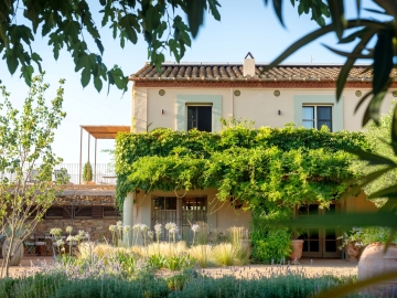 Can Casi House - Bed and Breakfast or whole Villa in Parlavà, Catalonia