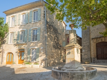 La Maison de Beaumont - Holiday Apartments in Beaumont-de-Pertuis, French Riviera & Provence