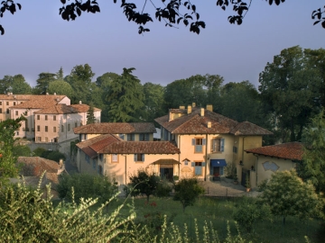 Hotel Villa Beccaris - Manor House in Monforte d'Alba, Piedmont