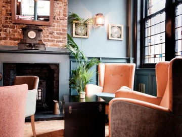 Half Moon - Pub Hotel in London, London Region