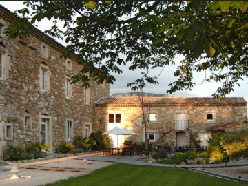 Le Prieuré des Sources - Bed and Breakfast in La Répara-Auriples, Rhône-Alpes