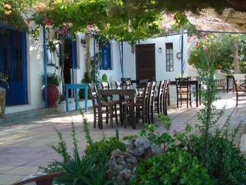 casaDoria rooms & restaurant - Bed and Breakfast in Lentas, Crete