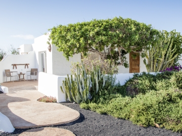 Casa Dominique - Bed and Breakfast in Caleta de Famara, Canary Islands