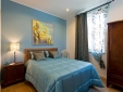 wine and book  luxurious pink house and parking Porto 