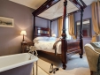 The Portobello Hotel boutique charming place bed room with bath tub