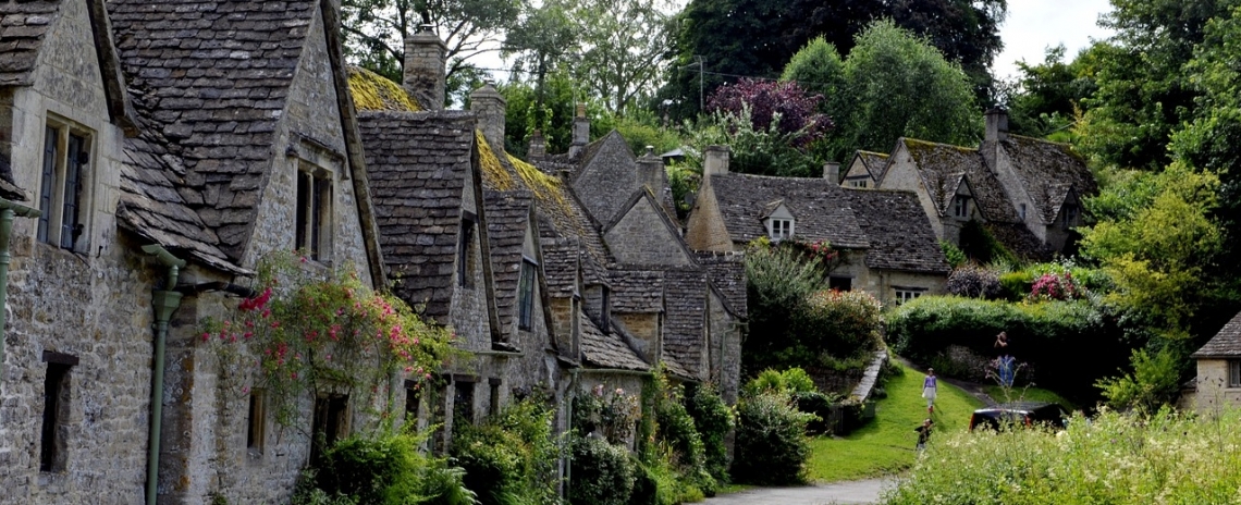 Curated guide to beautiful places to stay in The Cotswolds