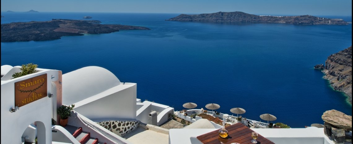 Curated guide to beautiful places to stay in Santorini