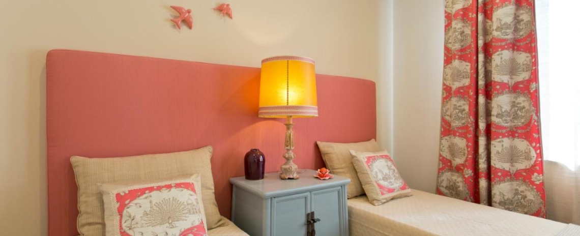 Luxurious Pink House and Parking