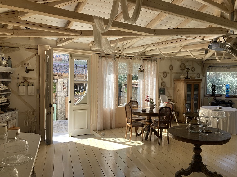 Dining room of Pavezzo Country Retreat