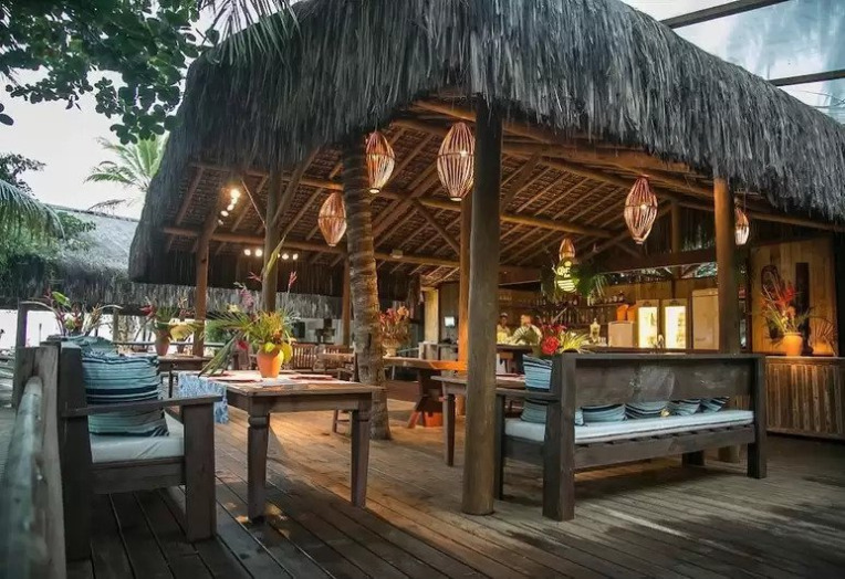 Pousada Bahia Bonita, located at the beach